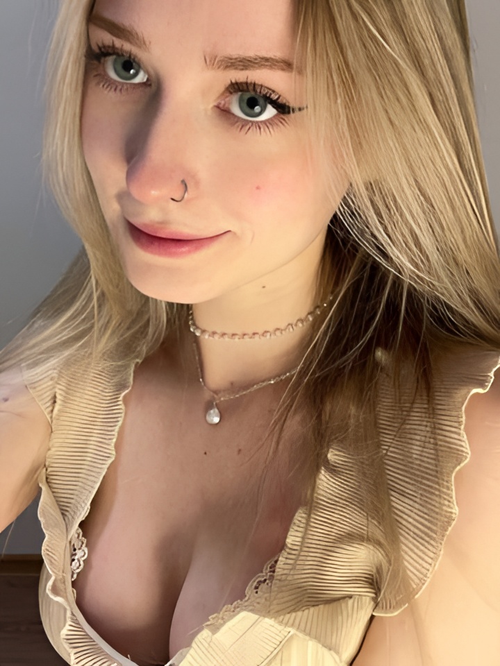 Галина привлекательная девушка из Мамы цена от 2000 руб