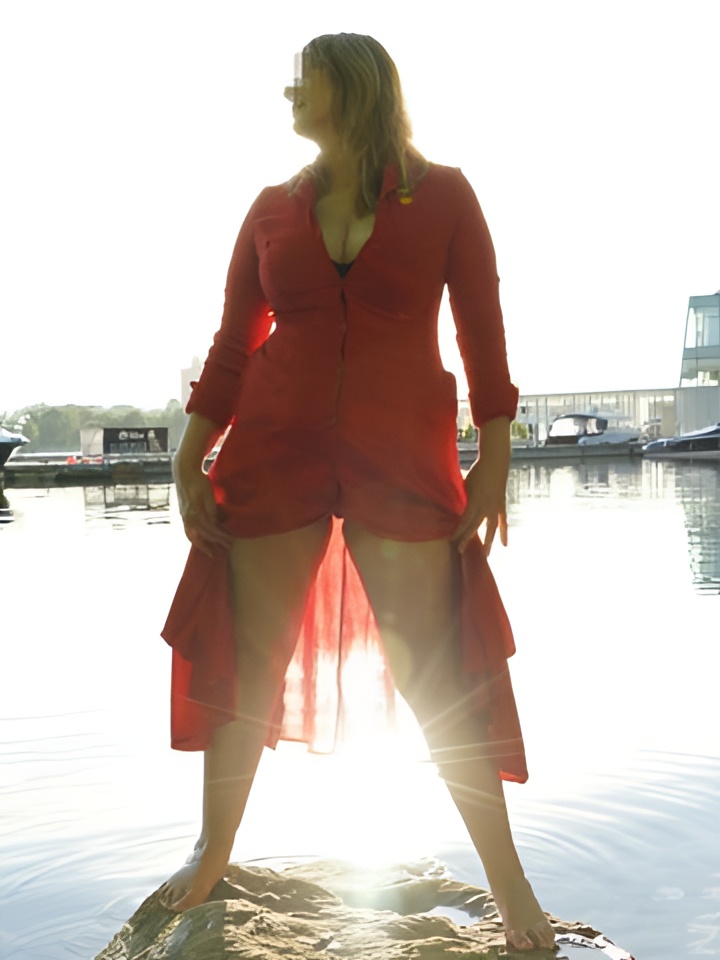 Летиция привлекальеная девушка из Мамы цена от 2500 руб