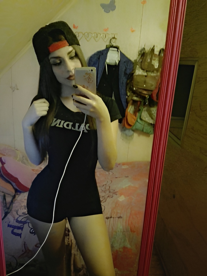 Рената привлекальеная девушка из Мамы цена от 5000 руб