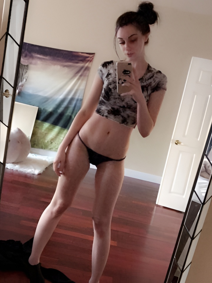 Василиса привлекальеная девушка из Мамы цена от 2500 руб