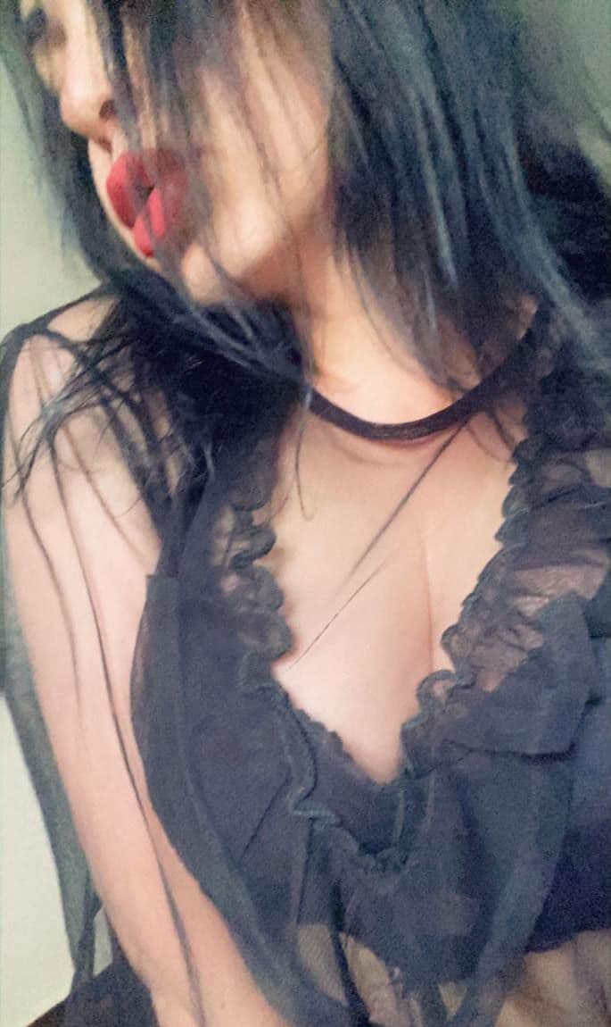 Регина привлекальеная девушка из Мамы цена от 3000 руб