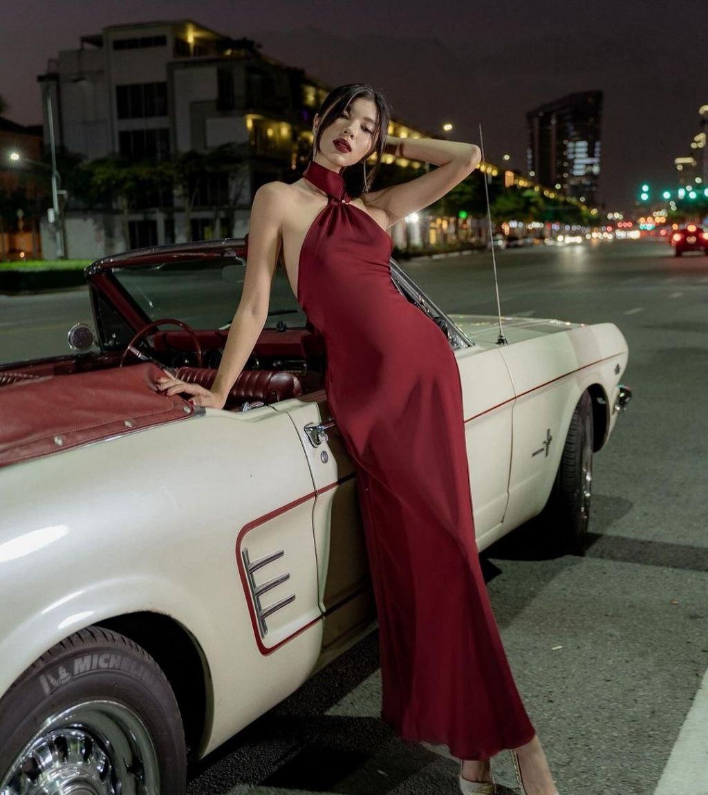 Урсула привлекальеная девушка из Мамы цена от 12000 руб