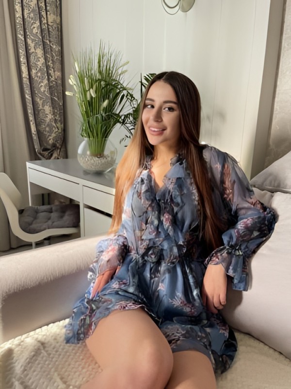 Алиса привлекательная девушка из Мамы цена от 5000 руб