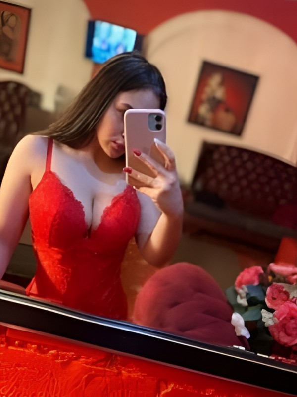 Элина привлекательная девушка из Мамы цена от 2000 руб