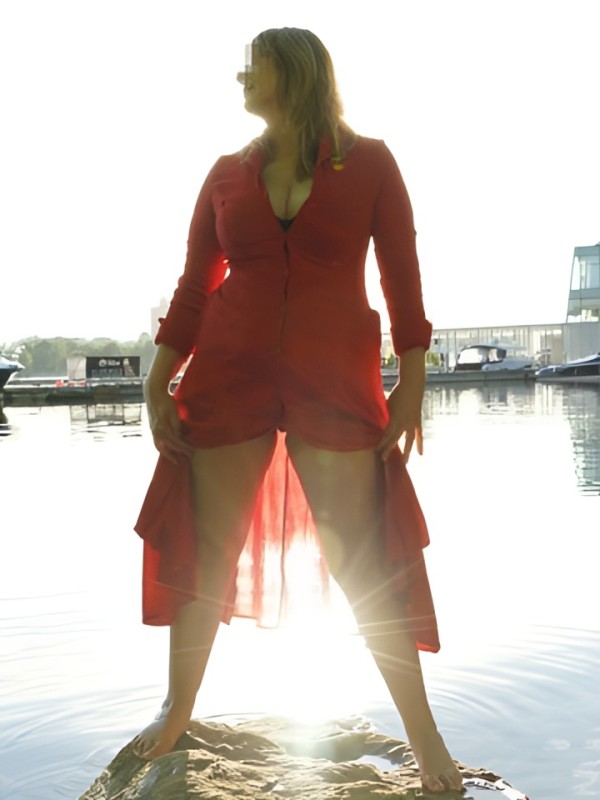 Летиция привлекательная девушка из Мамы цена от 2500 руб