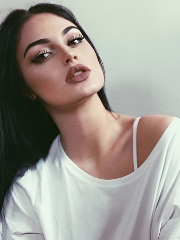 Моника привлекательная девушка из Мамы цена от 10000 руб