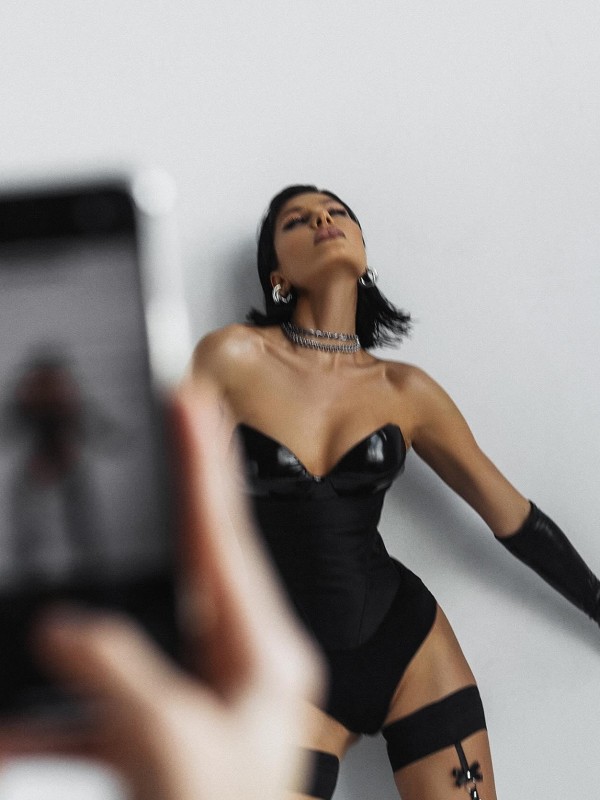 Урсула привлекательная девушка из Мамы цена от 10000 руб